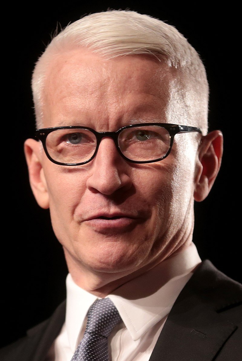 Anderson Cooper speaking with attendees at the 35th Annual Cronkite Award Luncheon at the Sheraton Grand Phoenix in Phoenix, Arizona