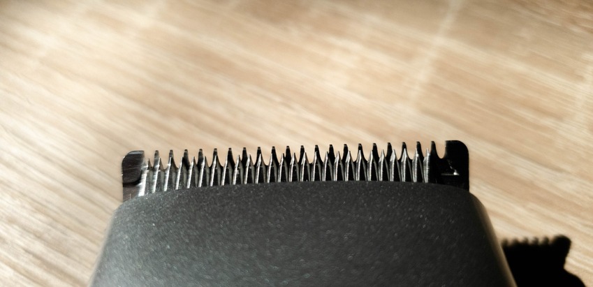 Blades of a hair clipper.