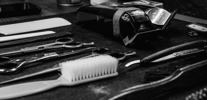 Close-up on a set of shaving tools at a barber shop